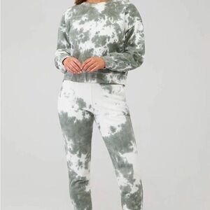 525 French Terry Tie Dye Joggers in Sage Multi Small
Womens Sweat Suit